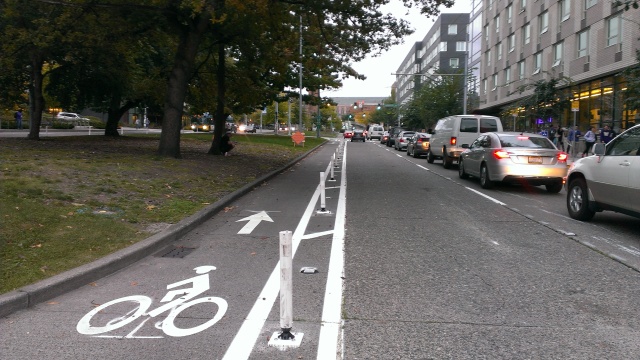 A new protected bike lane on eastbound Campus Parkway. (Photo by the author)